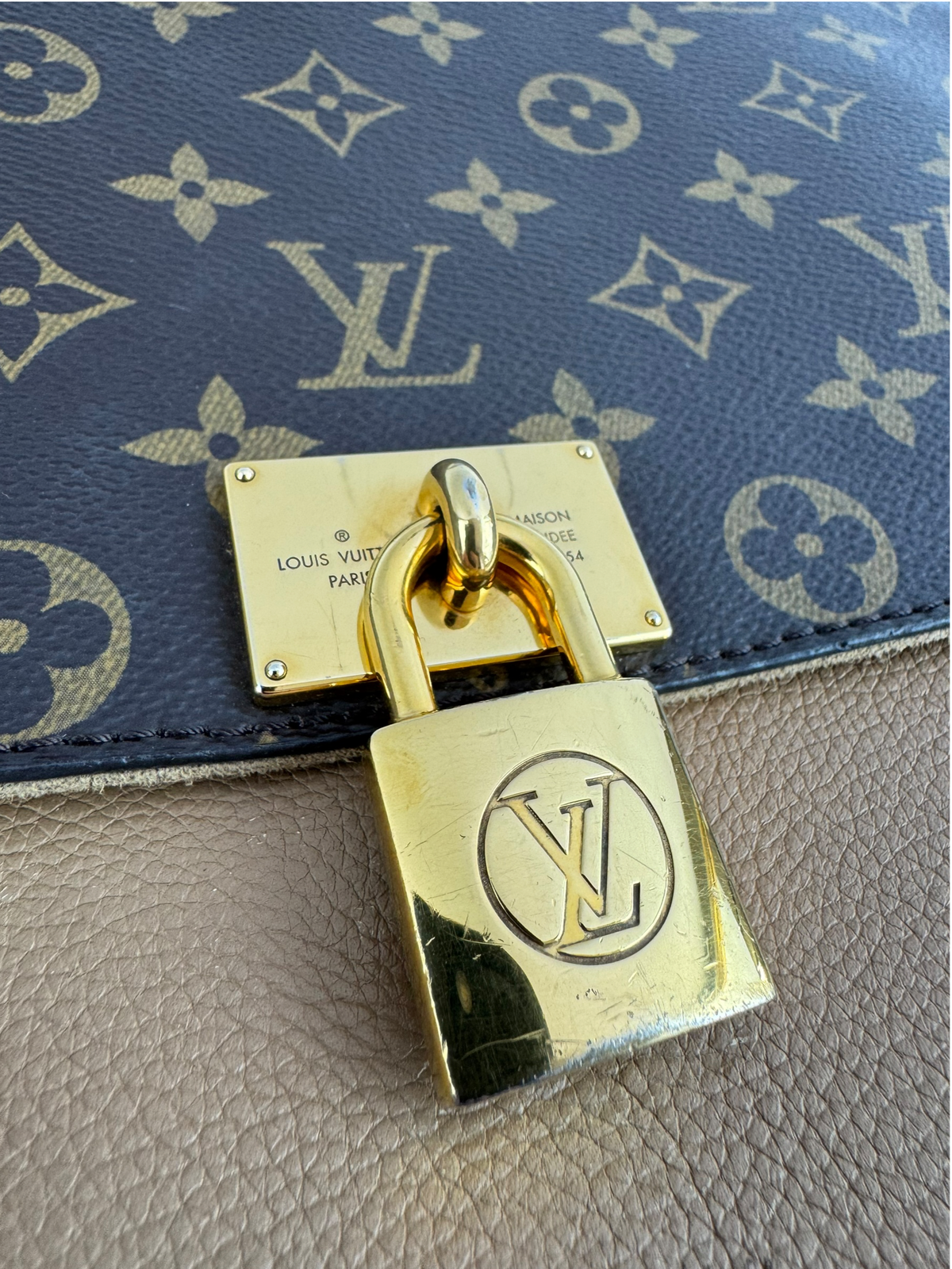 LOUIS VUITTON Marignan Brown Leather Shoulder Bag LHQ2414