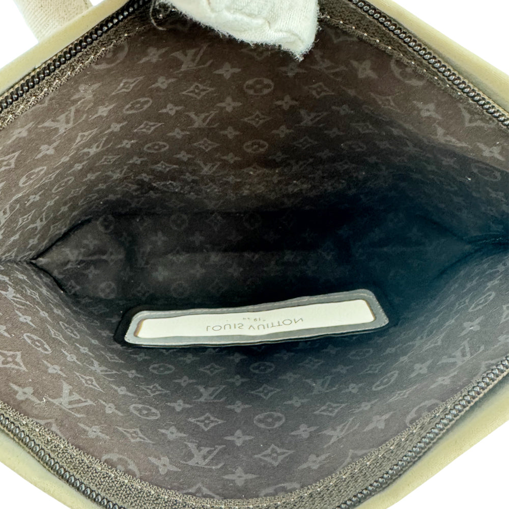LOUIS VUITTON Beige Toiletry Pouch LHQ1244