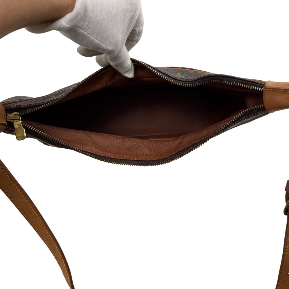 LOUIS VUITTON Boulogne 30 Monogram Crossbody Bag LHQ1606