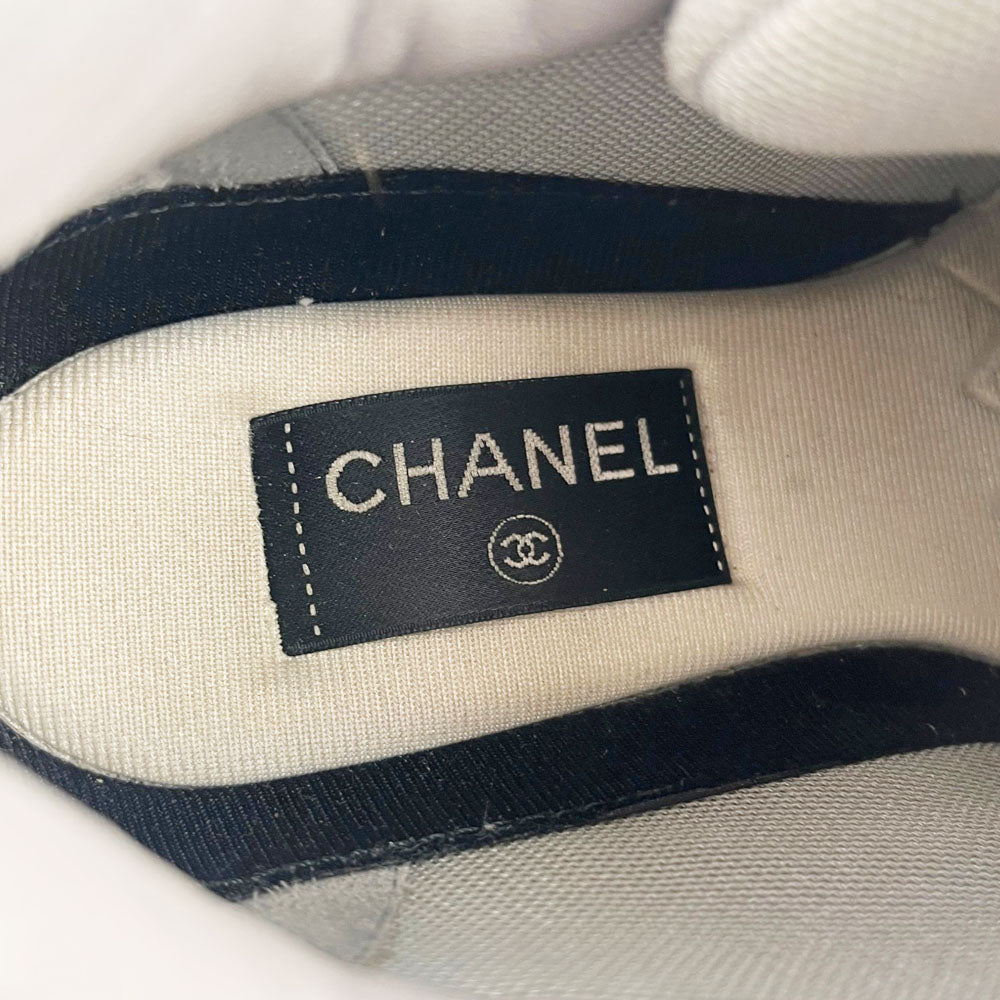 CHANEL Blue CC Runner Trainers Size 6 UK LHQ1660