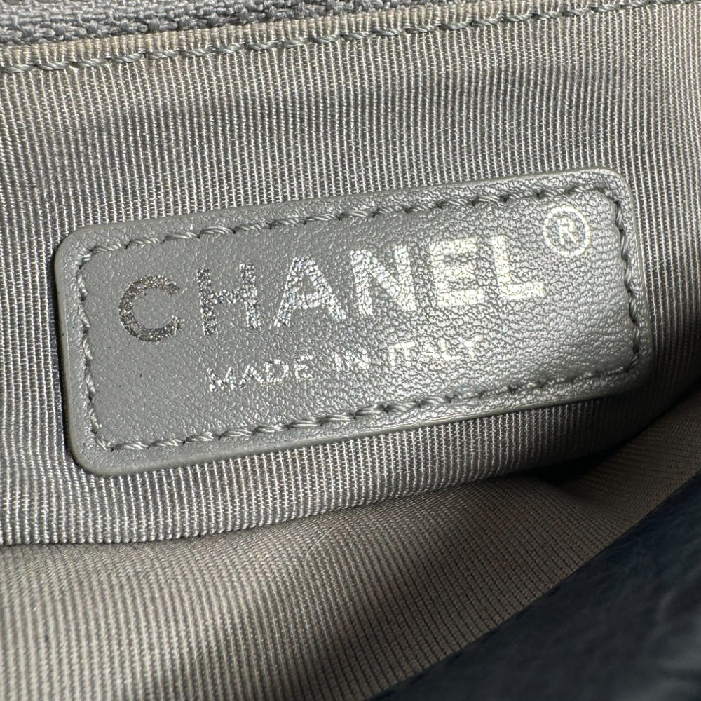 CHANEL Matelasse Schwarze Umhängetasche LHQ252