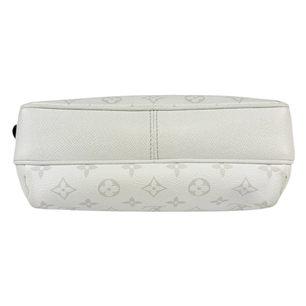 LOUIS VUITTON Outdoor Messenger PM White Monogram Crossbody Bag LHQ399