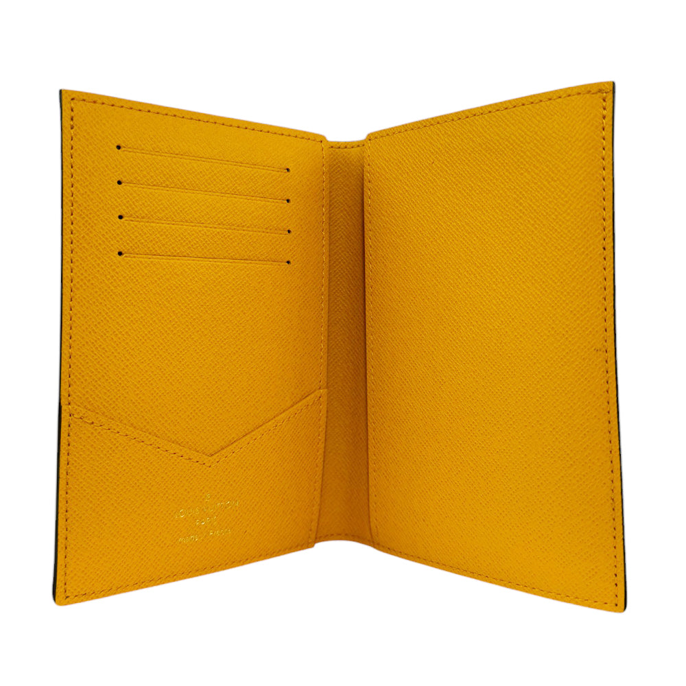 LOUIS VUITTON Christmas Animation New York Passport Cover LHQ440