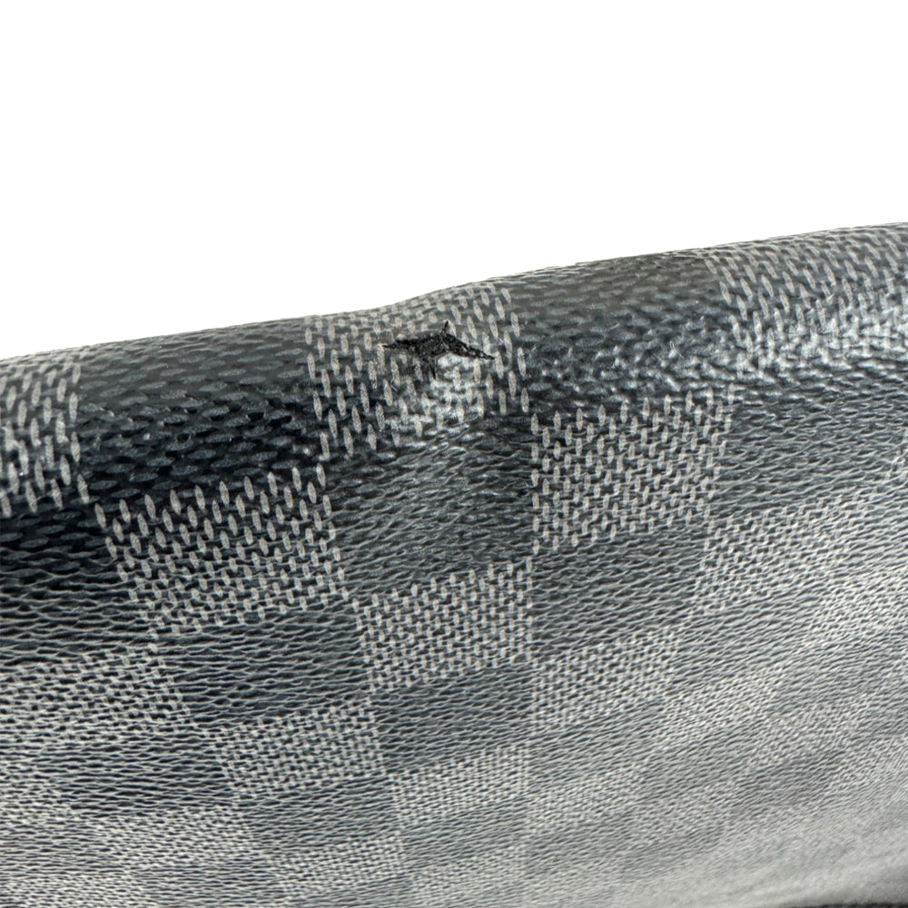 LOUIS VUITTON District PM Damier Graphite Messenger Bag LHQ909