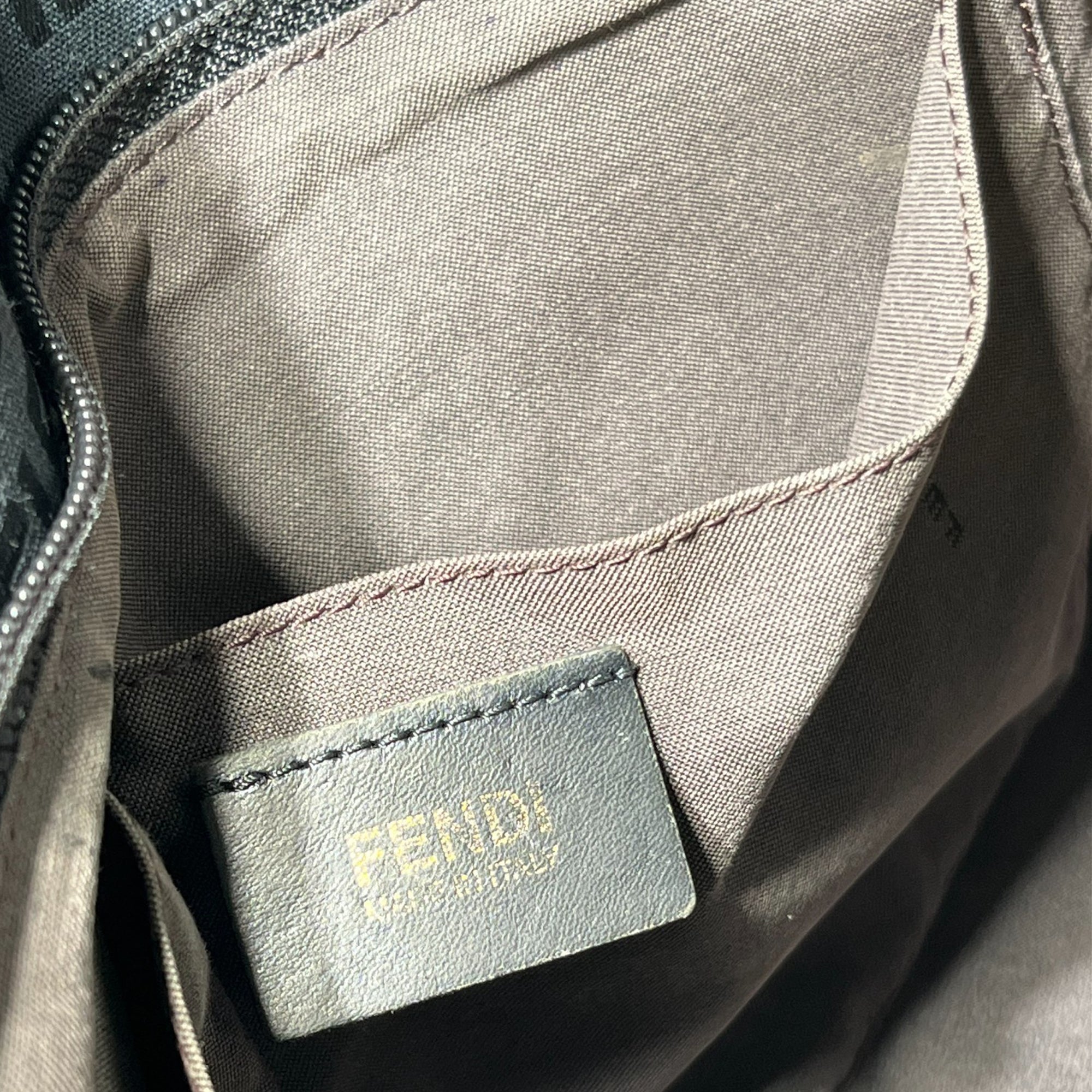 FENDI Schwarz Zucca Stoff und Leder Tote Umhängetasche LHQ11