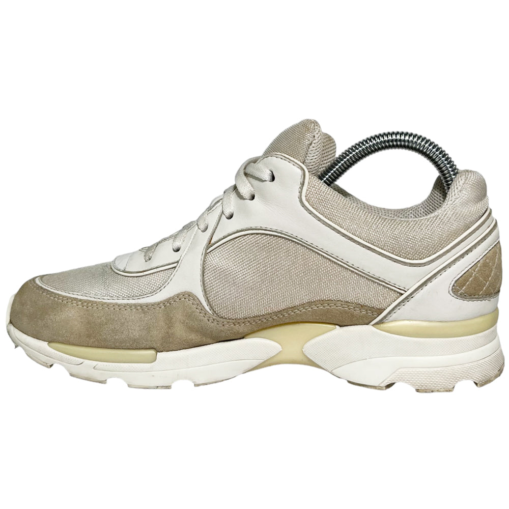 CHANEL Mujer Blanco Beige CC Runners Zapatillas Mujer Tallas disponibles: 5 UK LHQ113