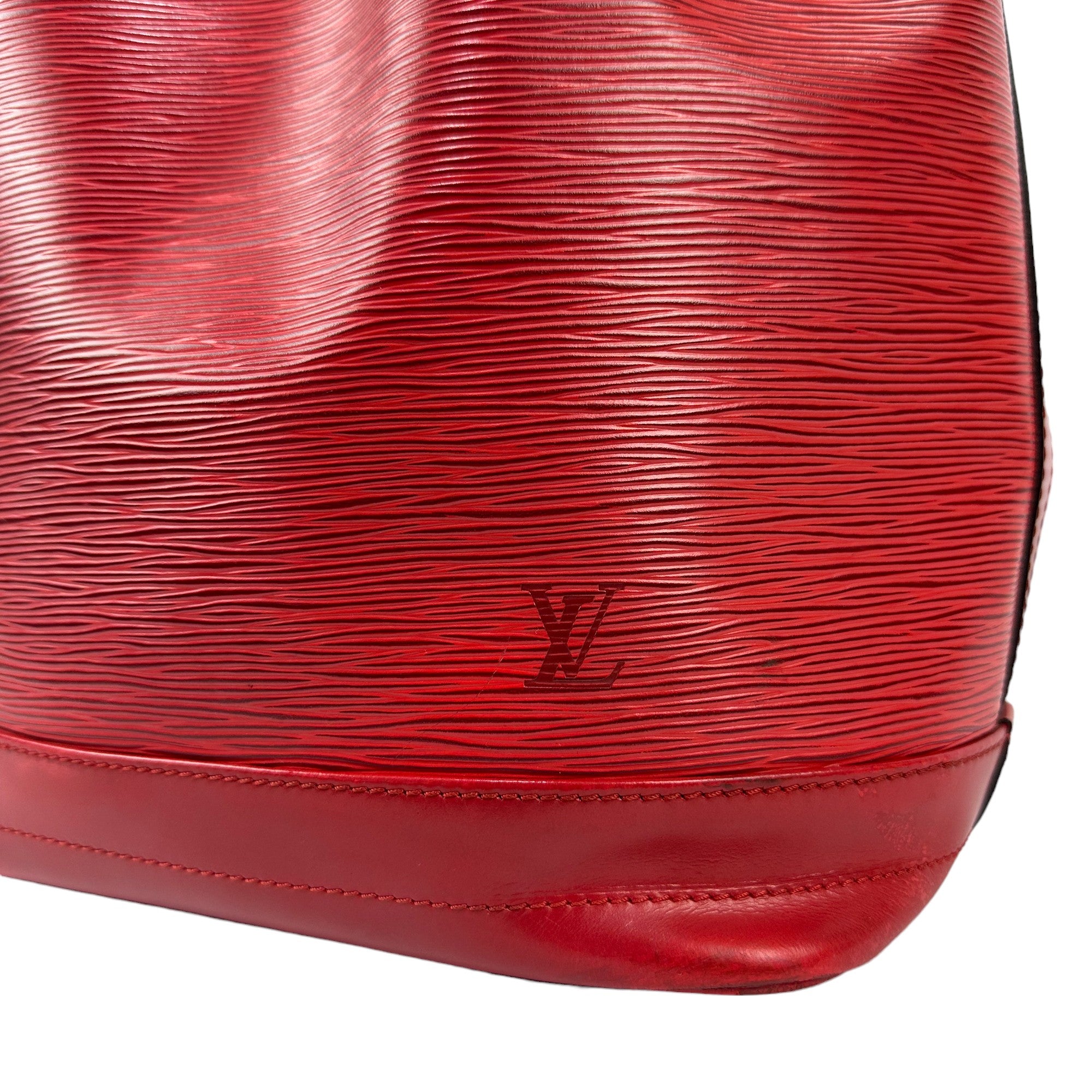 LOUIS VUITTON Fourre-tout Noe en cuir et épi rouge LHQ12