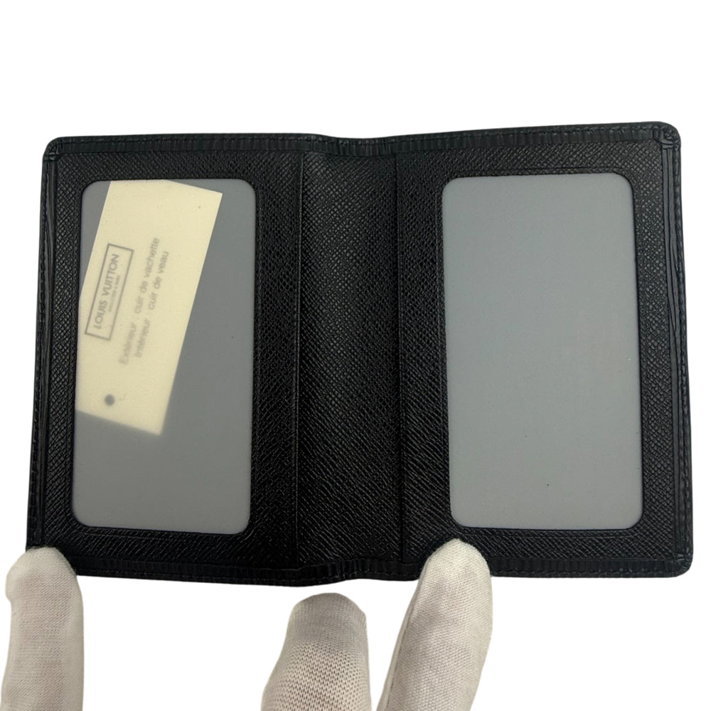 LOUIS VUITTON Black Leather Epi Passport Holder LHQ1318