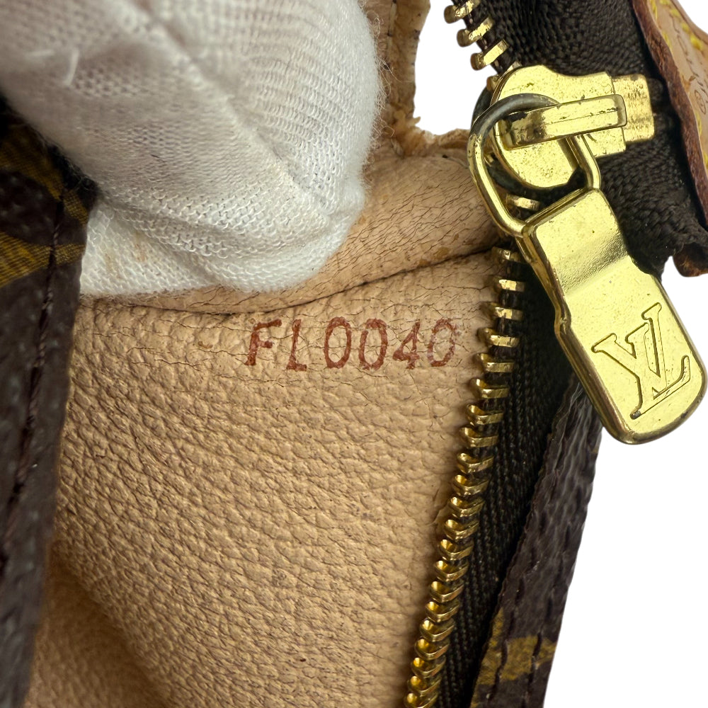 LOUIS VUITTON Monogram Small Pochette Pouch LHQ1474