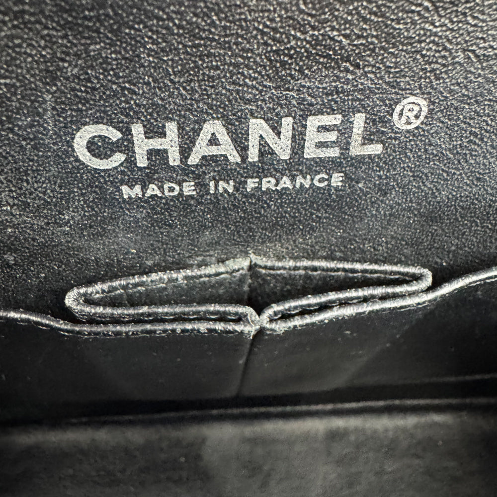 CHANEL Black Patent Leather Classic Flap Medium Crossbody Shoulder Bag LHQ1583