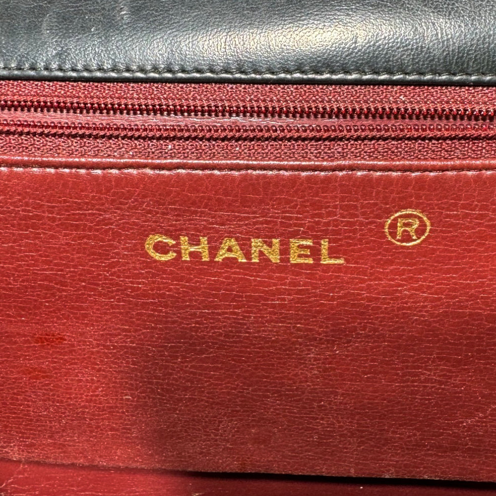 CHANEL Matelasse Umhängetasche LHQ172