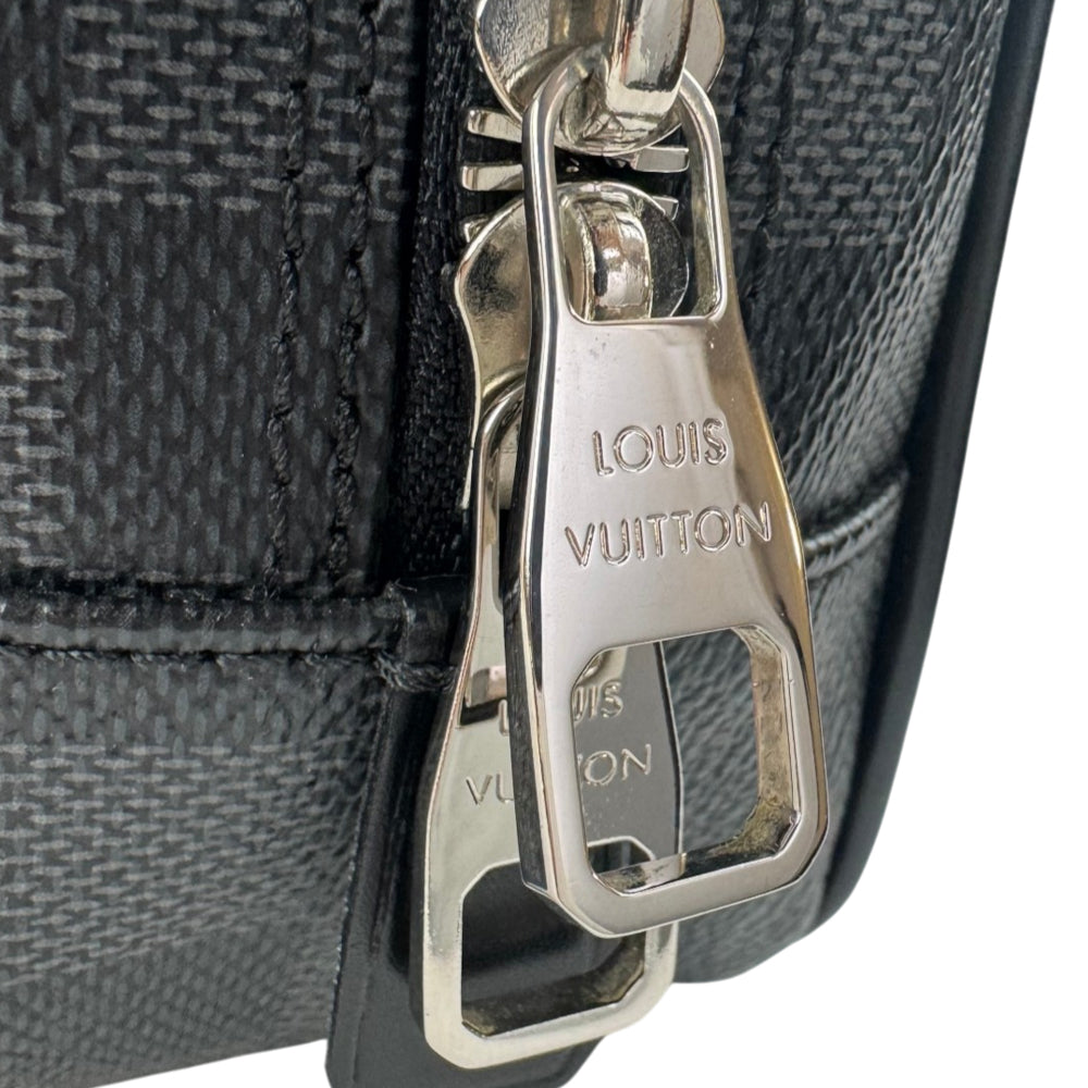 LOUIS VUITTON Damier Graphite Toiletry 28 Bag LHQ2215