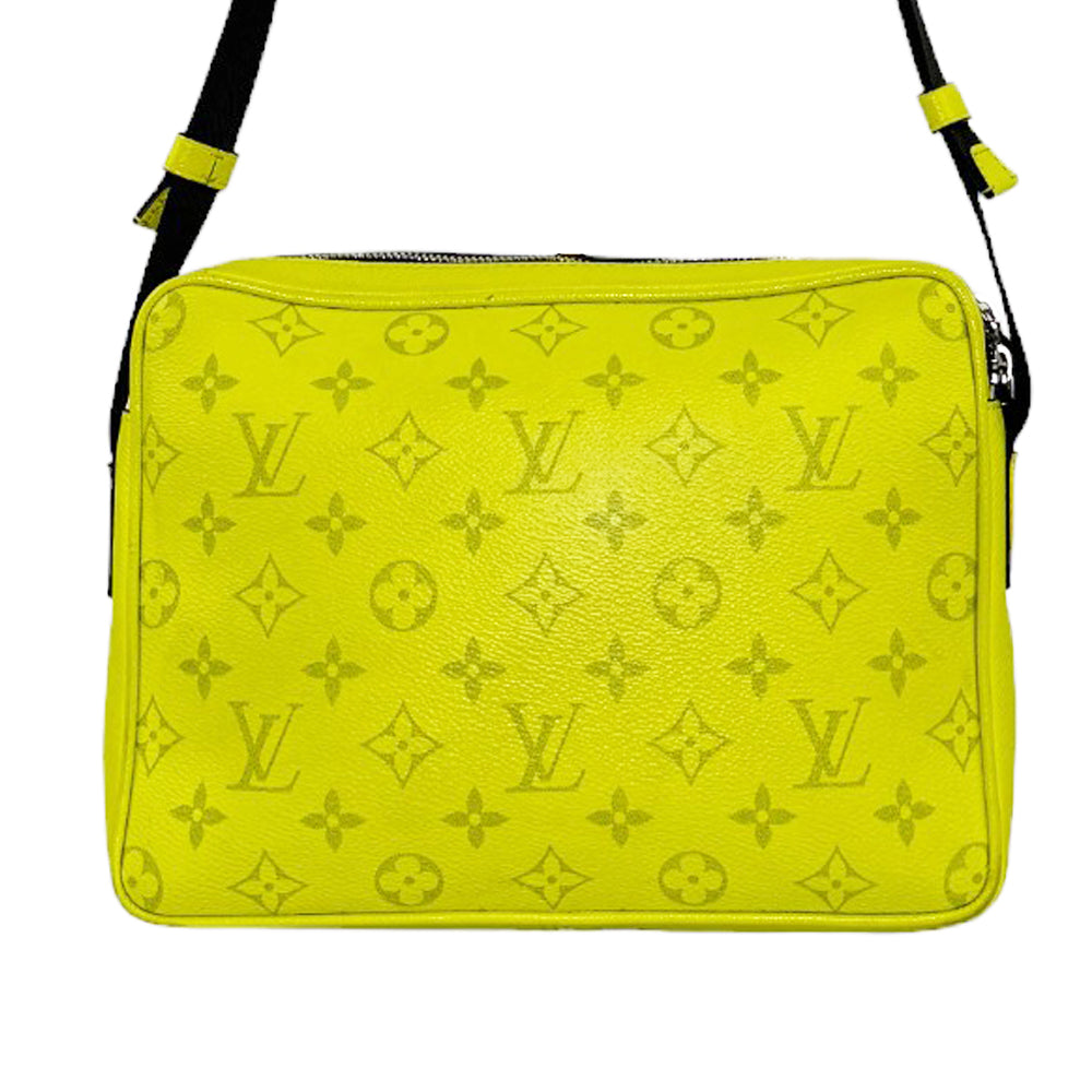 LOUIS VUITTON Outdoor Messenger PM Gelb Monogramm Crossbody Tasche LHQ249