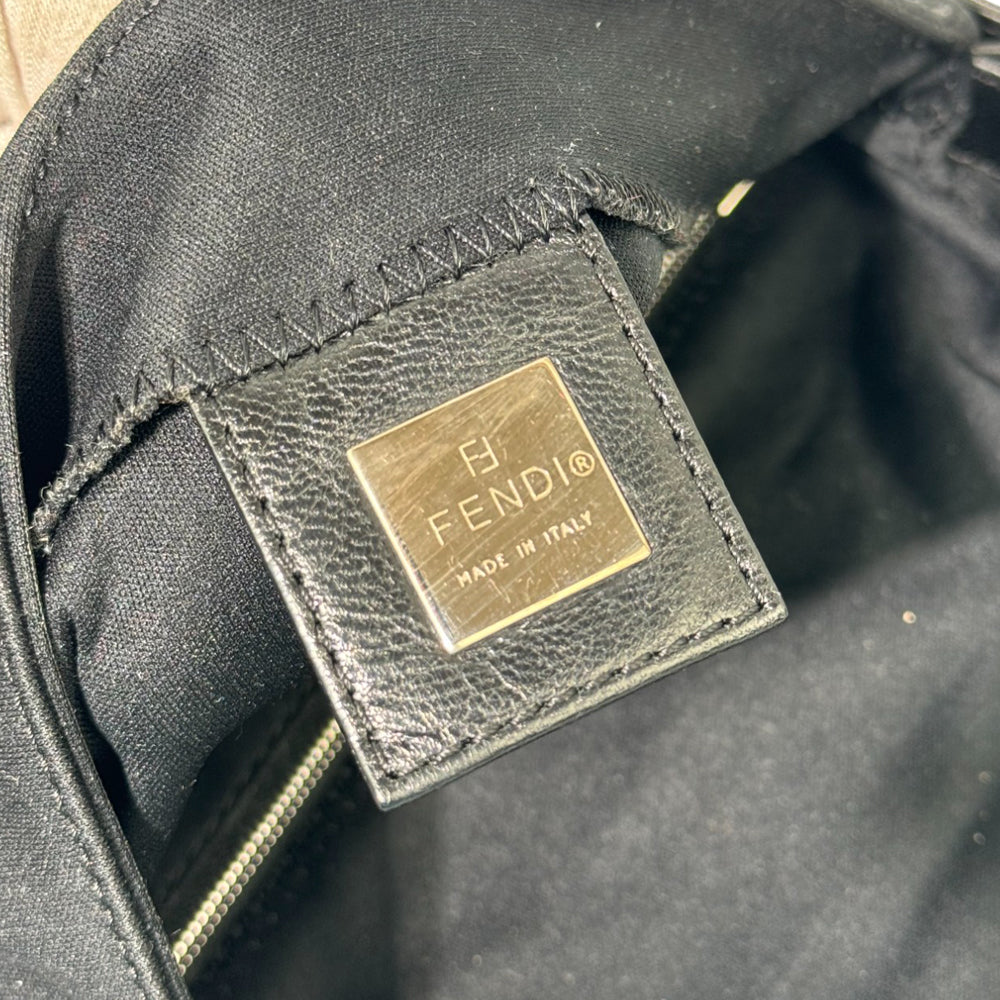 FENDI Mamma Bucket Schwarze Umhängetasche LHQ276