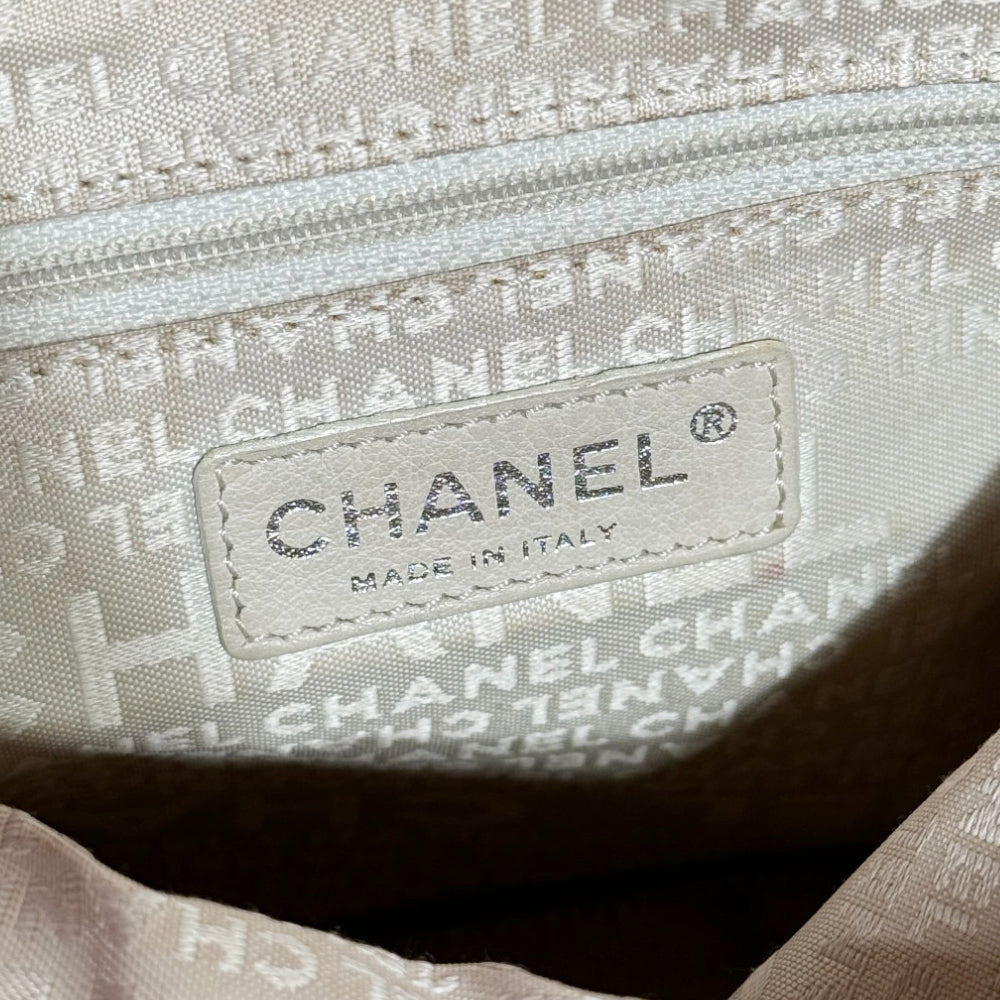 CHANEL Sac à bandoulière en cuir de veau rose LHQ299