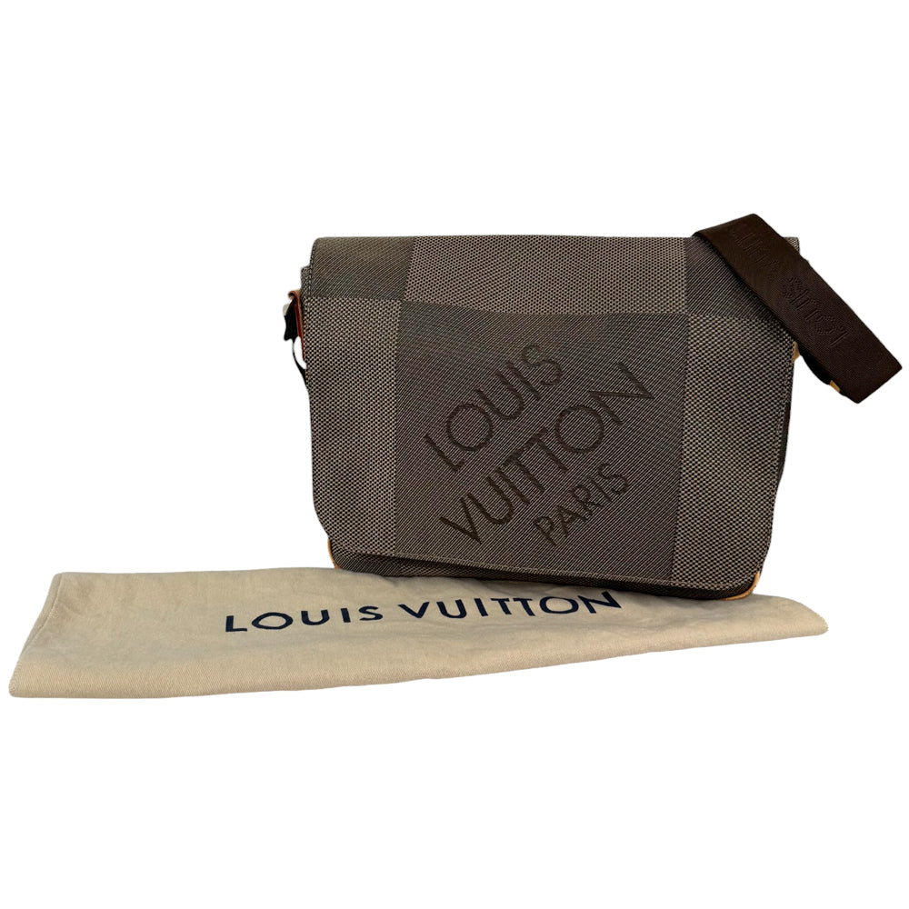 LOUIS VUITTON Brown Geant Medium Shoulder Messenger Bag LHQ509