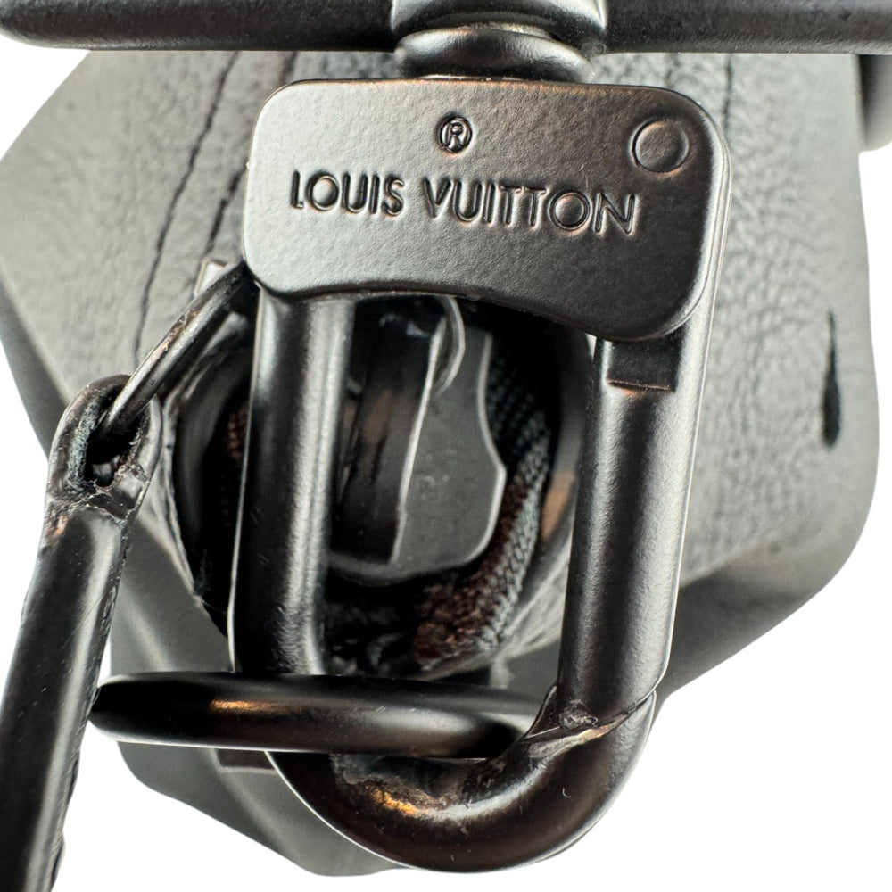 LOUIS VUITTON Black Leather Aerogram Lock It Shoulder Bag LHQ510