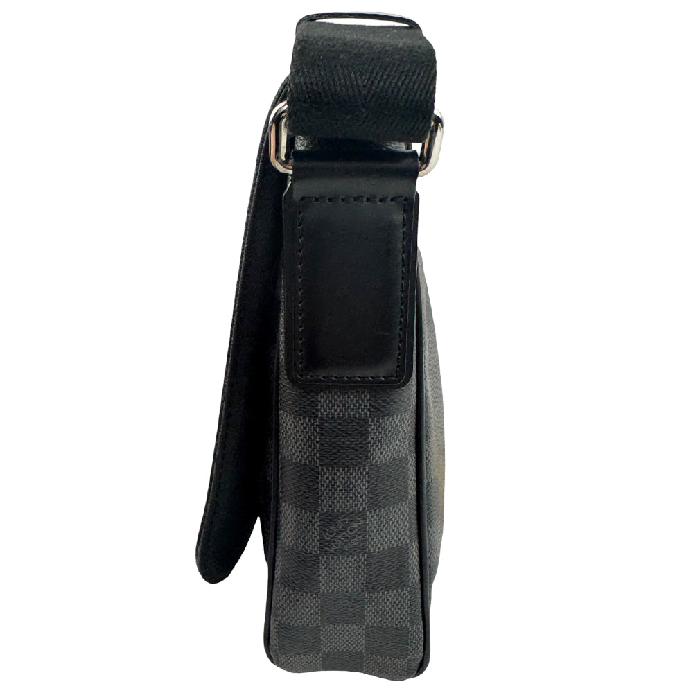 LOUIS VUITTON District PM Damier Graphite Messenger Bag LHQ909