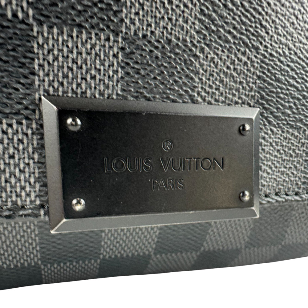 LOUIS VUITTON District PM Damier Graphite Messenger Bag LHQ909
