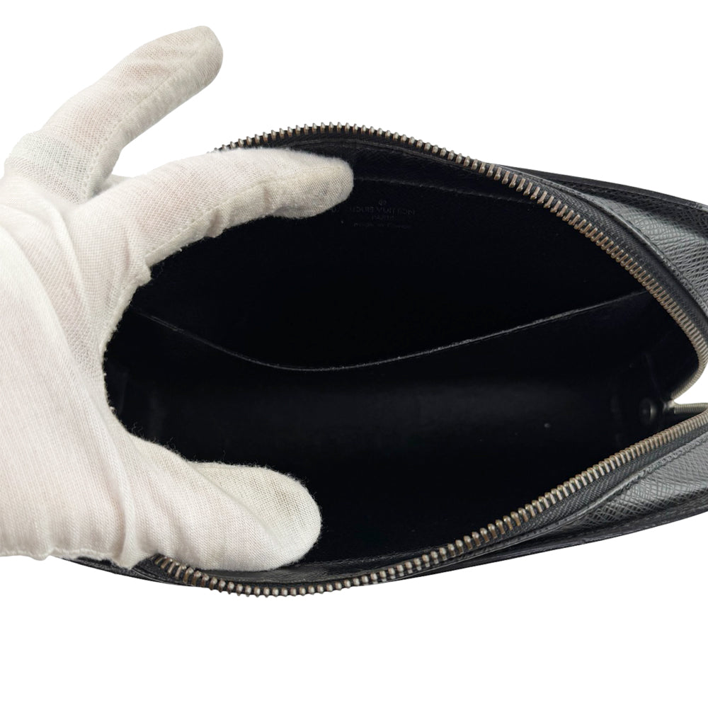 LOUIS VUITTON Black Taiga Leather Baikal Clutch Bag LHQ923