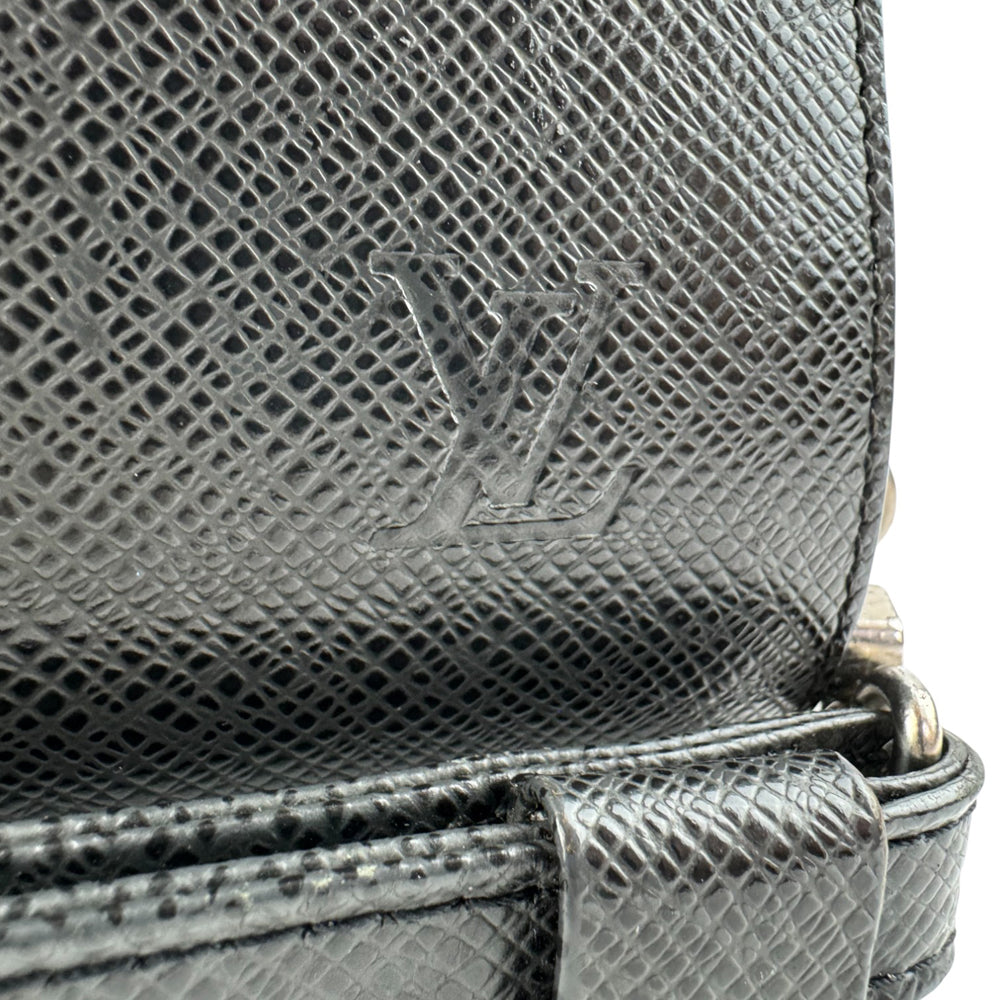 LOUIS VUITTON Black Taiga Leather Baikal Clutch Bag LHQ923