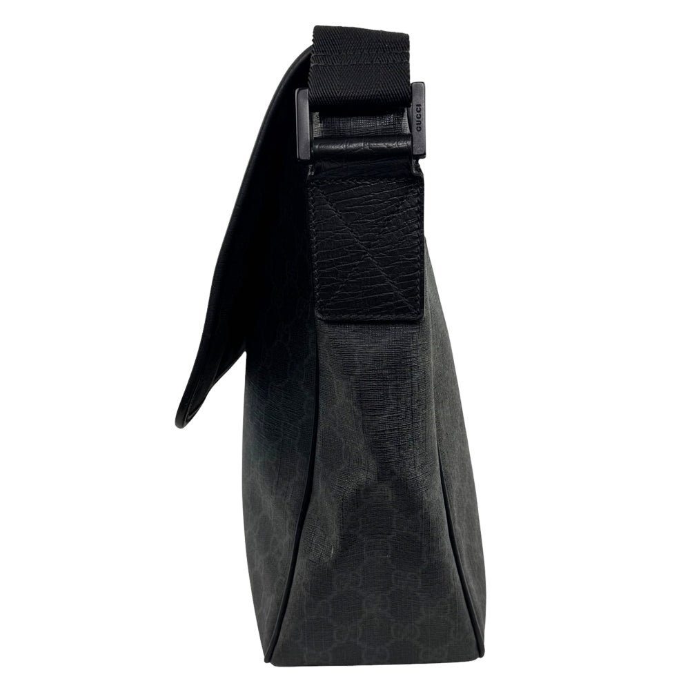 GUCCI GG Black Supreme Canvas Messenger Shoulder Bag LHQ935
