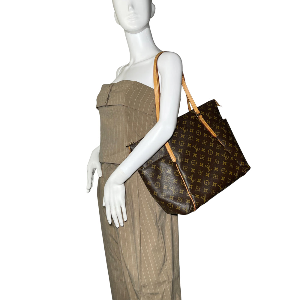 LOUIS VUITTON Totally MM Monogram Shoulder Tote Bag LHQ42